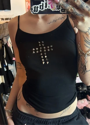 custom black top spikes cross, merk: cross, staat: Heel goed, maat: XS / 34 / 6, € 18,00, € 19,60 inclusief Kopersbescherming