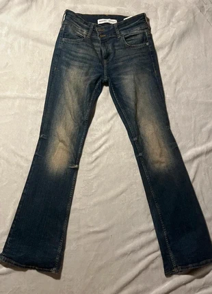 Jeans a zampa Bershka M, stile vintage/anni 2000, brand: Bershka, condizioni: Buone, taglia: M / IT 42 / EU 38, €18.00, €19.60 include la Protezione acquisti
