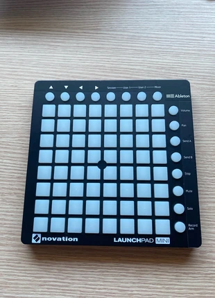 Launchpad Mini Ableton, marque: Ableton, état: Très bon état, 35,00 €, 37,45 € Protection acheteurs incluse