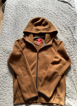 Nike tech taille M couleur Marron, marque: Nike, état: Très bon état, taille: M, 35,00 €, 37,45 € Protection acheteurs incluse