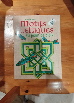 Motifs celtique au point de croix, condition: Like new, €5.00, €5.95 includes Buyer Protection