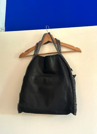 - Sac style Stella McCartney noir en cuir -, état: Très bon état, 30,00 €, 32,20 € Protection acheteurs incluse