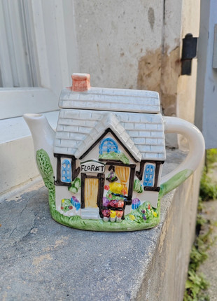 Théière vintage kitch en forme de maison fleuriste, marque: Vintage, état: Très bon état, 12,00 €, 13,30 € Protection acheteurs incluse