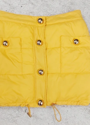 Limited Edition H&M Moschino Yellow Puffer Padded Mini Skirt, marque: Moschino, état: Neuf sans étiquette, taille: L / 40 / 12, 60,00 €, 63,70 € Protection acheteurs incluse