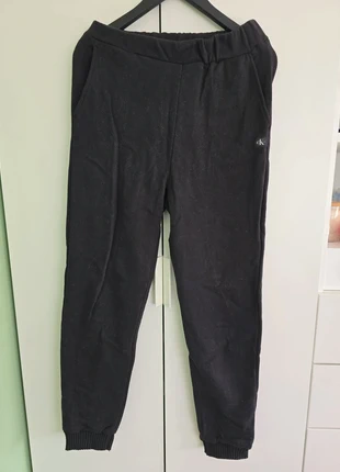 Zwarte Calvin Klein broek met zakken – M, brand: Calvin Klein, condizioni: Ottime, taglia: M, €19.99, €21.69 include la Protezione acquisti