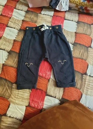 Pantalon bleu marine, marque: Kiabi, état: Très bon état, taille: 6-9 mois / 68 cm, 1,00 €, 1,75 € Protection acheteurs incluse
