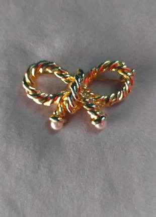 Broche vintage dorée nœud & perles – Élégance intemporelle, brand: Vintage, condition: Very good, €15.00, €16.45 includes Buyer Protection Pro