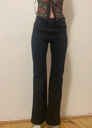 Pull& Bear Flare jeans schwarz, marke: Pull & Bear, zustand: Neu, größe: M / 38 / 10, 18,00 €, 19,60 € inklusive Vinted-Käuferschutz
