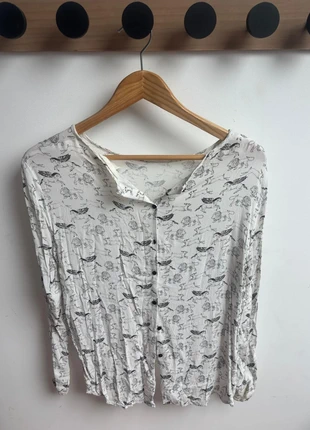 Chemiser blanche H&M blanc motif noir animaux (tigre/cheval/lapin) taille 38/M, merk: H&M, staat: Heel goed, maat: M / 38 / 10, € 4,00, € 4,90 inclusief Kopersbescherming