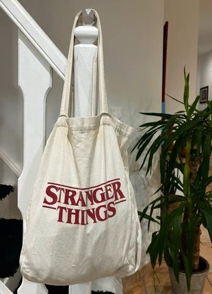 Tote bag stranger things, marca: Pull & Bear, estado: Muito bom, €7.00, €8.05 inclui Proteção do Comprador