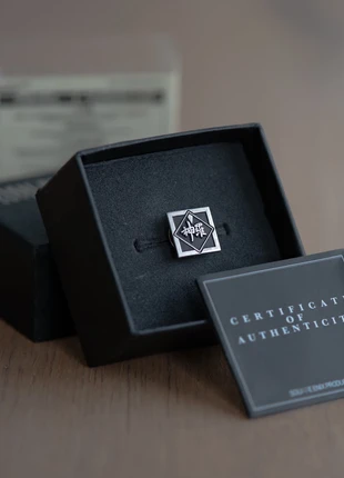 Square Enix Products - Final Fantasy VII Shinra Pin Badge 925SV, marke: Square Enix, zustand: Gut, 30,00 €, 32,20 € inklusive Vinted-Käuferschutz