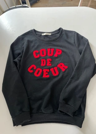 Sweat noir “Coup de cœur” punchneedle rouge T36 - comfy & stylé, marque: Beauty, état: Très bon état, taille: S / 36 / 8, 5,00 €, 5,95 € Protection acheteurs incluse