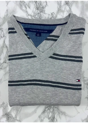 Pull Tommy Hilfiger Gris / Col V / Logo brodé / Taille L Homme, marke: Tommy Hilfiger, zustand: Sehr gut, größe: L, 23,00 €, 24,85 € inklusive Vinted-Käuferschutz