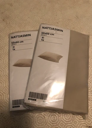 Duas fronhas de almofada de 50 por 60, marca: IKEA, estado: Novo com etiquetas, tamanho: 50 x 60 cm, €10.00, €11.20 inclui Proteção do Comprador