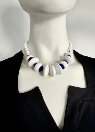 Collier vintage perles blanches et bleu marine – style graphique chic, condition: Very good, €20.00, €21.70 includes Buyer Protection