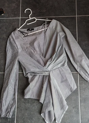 Asymmetrisch gestreepte blouse, merk: Missguided, staat: Heel goed, maat: S / 36 / 8, € 3,00, € 3,85 inclusief Kopersbescherming