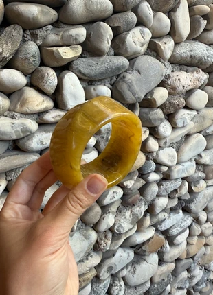 Chic Vintage-style yellow marbled bangle bracelet, merk: & Other Stories, staat: Nieuw zonder prijskaartje, € 8,00, € 9,10 inclusief Kopersbescherming