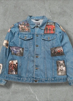 Distressed Blue Denim Jacket Featuring Patches of the British Punk Rock Band The Clash, marque: Denim, état: Très bon état, taille: L, 22,99 €, 24,84 € Protection acheteurs incluse