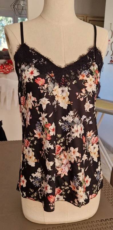 Debardeur fleuri effet soie taille 36/38 - photo numéro 9