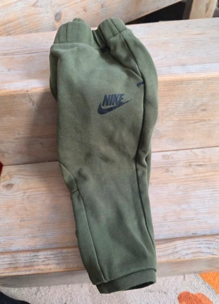 Nike broek, marque: Nike, état: Très bon état, taille: 18-24 mois / 86 cm, 8,00 €, 9,10 € Protection acheteurs incluse