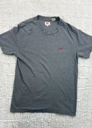 T-shirt Levi’s Vintage  basique gris chiné logo rouge brodé - Taille S, brand: Levi's, condizioni: Ottime, taglia: S, €14.90, €16.35 include la Protezione acquisti Pro