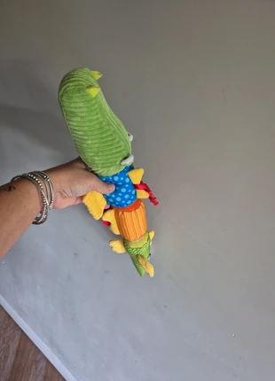 Speel krokodil klittenband, merk: Lupilu, staat: Heel goed, maat: 9-12 maanden / 74 cm, € 2,00, € 2,80 inclusief Kopersbescherming