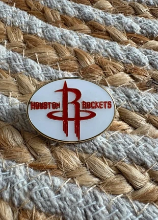 Pins Houston Rockets 🚀🔴, état: Très bon état, 5,00 €, 5,95 € Protection acheteurs (Pro) incluse