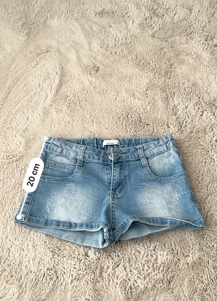"Light Wash Denim Shorts - Size XS/12 yrs- Distressed", marca: Blukids, estado: Muy bueno, tamaño: 12 años / 152 cm, 7,00 €, 8,05 € Protección al comprador incluida