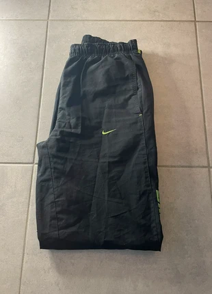 Jogging Nike Noir/Vert Taille S, marque: Nike, état: Très bon état, taille: S, 15,00 €, 16,45 € Protection acheteurs incluse