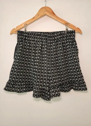 RAE Black & White Printed Shorts (Skirt Look), UK 10, brand: Rae, condition: Very good, size: M / 10, £3.00, £3.85 includes Buyer Protection