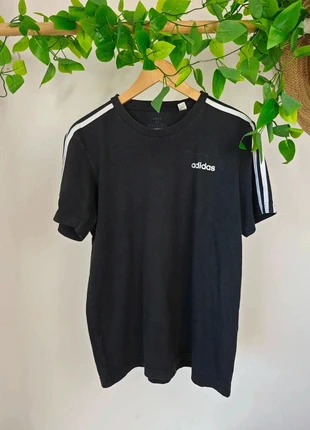 T shirt adidas noir M bande blanche, merk: adidas, staat: Heel goed, maat: M, € 9,00, € 10,15 inclusief Kopersbescherming