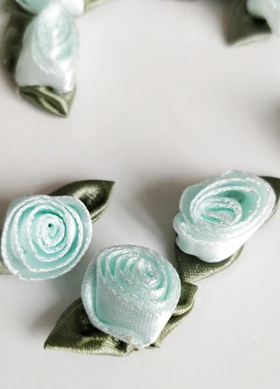 Fleurs en satin vert, staat: Als nieuw, € 1,10, € 1,86 inclusief Kopersbescherming