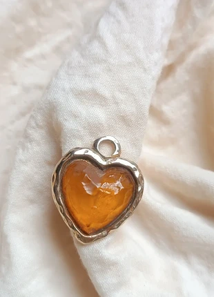 Pendentifs charm vintage cœur doré avec incrustation résine jaune ambré années 80s, condition: Very good, €18.00, €19.60 includes Buyer Protection