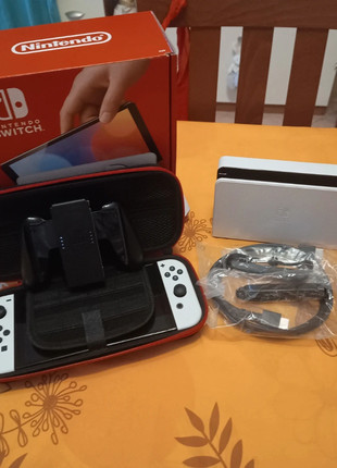 Nintendo Switch OLED Bianco - Perfette Condizioni prezzo trattabile, marque: Nintendo, état: Neuf sans étiquette, 230,00 €, 242,20 € Protection acheteurs incluse