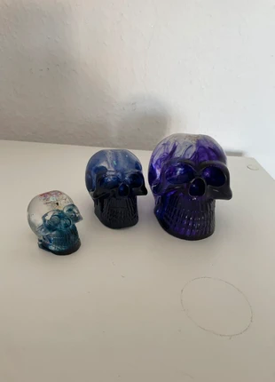 Ensemble de tête de mort bleu et violet création artisanale, marque: mon univers résine, état: Très bon état, 18,00 €, 19,60 € Protection acheteurs incluse