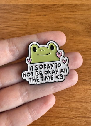 Frog PIN It's ok not to be ok all the time cute hearts smile motivational quote, estado: Novo com etiquetas, €5.50, €6.48 inclui Proteção do Comprador