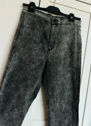 Jeans stretch skinny gris délavé neuf taille 40 H&M, marque: H&M, état: Neuf sans étiquette, taille: L / 40 / 12, 15,00 €, 16,45 € Protection acheteurs incluse
