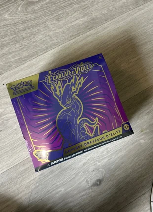 Etb écarlate et violet FR, marque: Pokémon, état: Neuf avec étiquette, 140,00 €, 147,70 € Protection acheteurs incluse