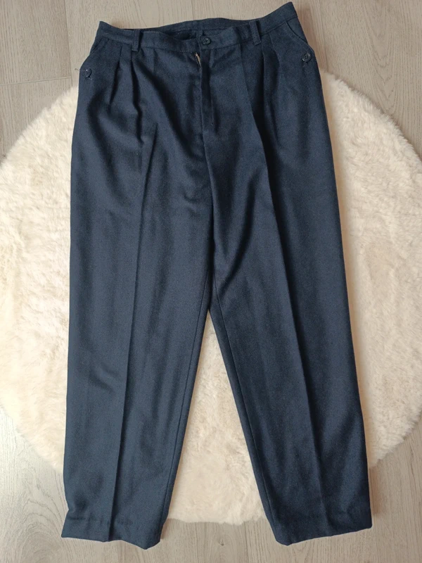 Pantalon habillé bleu marine à pinces – T. 38/M