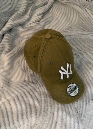 Casquette New Era NY kaki verte mixte taille unique en très bon état avec autocollant, marca: New Era, estado: Muito bom, tamanho: Tamanho único, €8.75, €9.89 inclui Proteção do Comprador