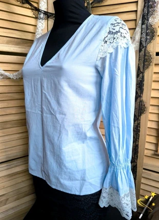 Jolie blouse bleu clair col V dentelle épaules et manches Zara taille S-M 💫💫, marque: Zara, état: Très bon état, taille: S / 36 / 8, 9,00 €, 10,15 € Protection acheteurs (Pro) incluse