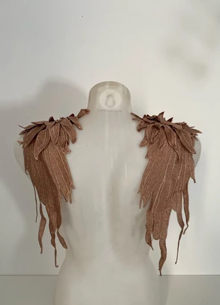 Broderies ailes d'ange dorées, marke: Cryptica, zustand: Sehr gut, 11,50 €, 12,78 € beinhaltet Vinted-Käuferschutz Pro