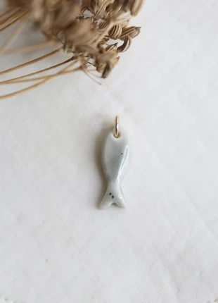 Pendentif breloque poisson en céramique porcelaine, marca: Fabrication Artisanale, estado: Muito bom, €8.85, €9.99 inclui Proteção do Comprador Pro