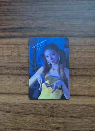 Itzy Yuna "IT'z Me" Photocard, condizioni: Ottime, €5.00, €5.95 include la Protezione acquisti