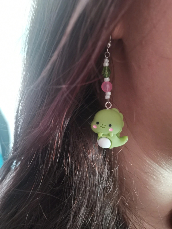 Paire de boucles d'oreilles "Crock le petit Dino" - photo numéro 2