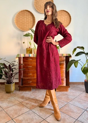 1970's vintage semi sheer burgundy midi dress with floral embroidery and sequin detailing, brand: Unique Vintage, condizioni: Ottime, taglia: M / IT 42 / EU 38, €18.00, €19.60 include la Protezione acquisti Pro