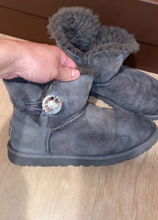 👉 UGG grise Pointure 37, marca: UGG, estado: Muito bom, tamanho: 37, €79.00, €83.65 inclui Proteção do Comprador