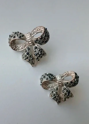 Jolies boucles d'oreilles Bonitos pendientes con forma de lazo, marque: Local, état: Très bon état, 4,00 €, 4,90 € Protection acheteurs incluse