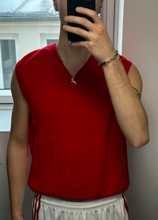 Gilet en laine col V Benetton, marque: Benetton, état: Très bon état, taille: S, 15,00 €, 16,45 € Protection acheteurs incluse