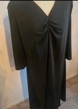 Zwarte knie lange jurk, merk: H&M, staat: Nieuw zonder prijskaartje, maat: XXXL / 46 / 18, € 11,00, € 12,25 inclusief Kopersbescherming